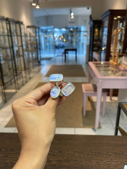 Mondstein - Dein Stein der Weiblichkeit & Intuition